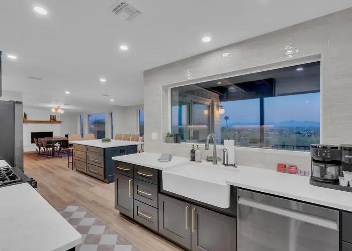 Stunning View With Heated Pool Holiday home *
